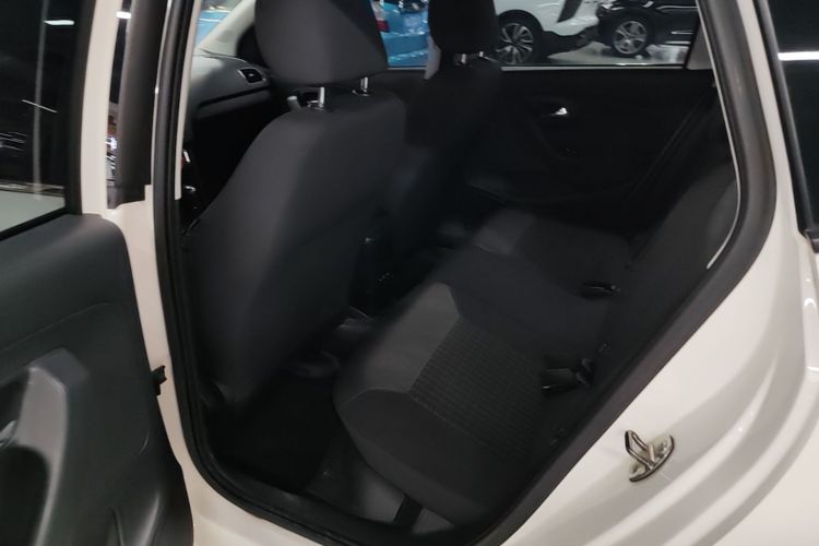 Volkswagen Polo 2016 #17 Volkswagen Polo 2016 car image #17