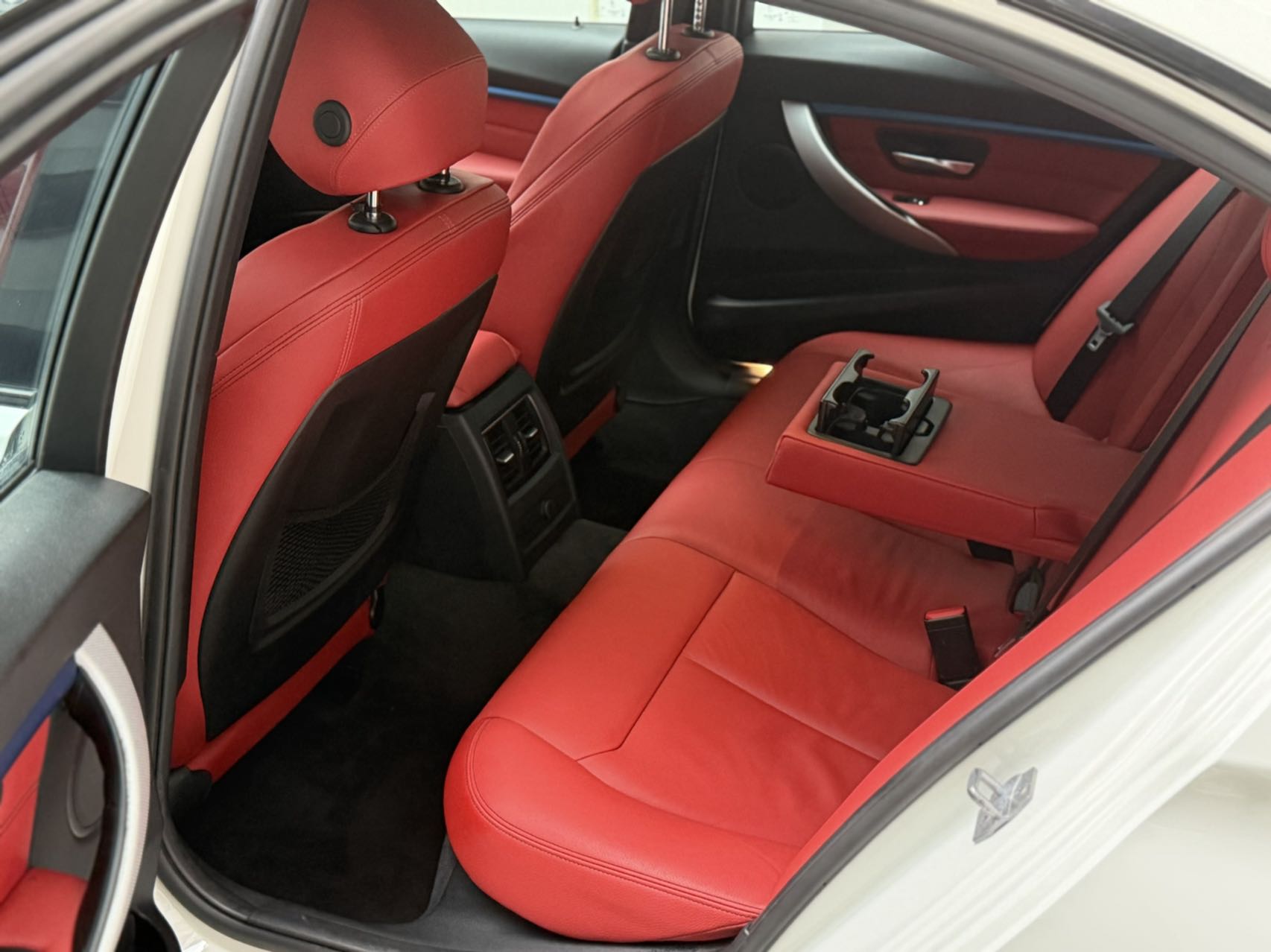 BMW 3 Series 2018 car image #4