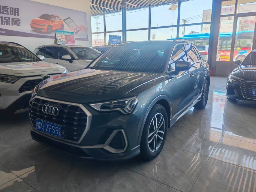 Audi Q3 2023 immagine di auto 