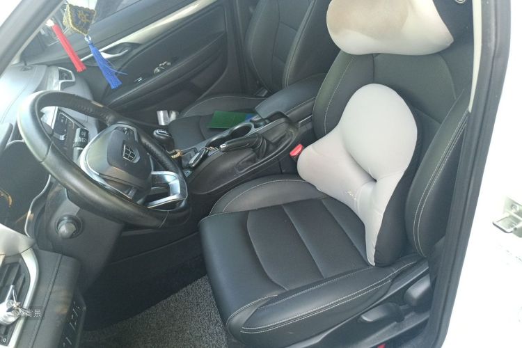GEELY Emgrand 2019 car image #17