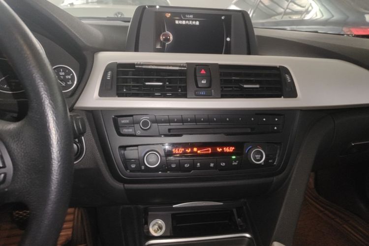 BMW 3 Series 2015 car image #17