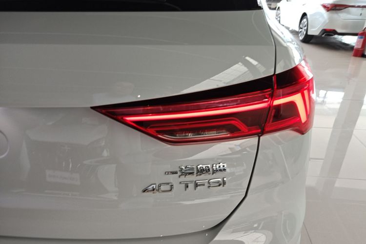 Audi Q3 2025 car image #8