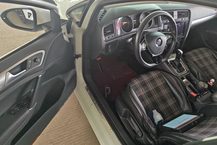 Volkswagen Golf 2018 imagem de carro #16