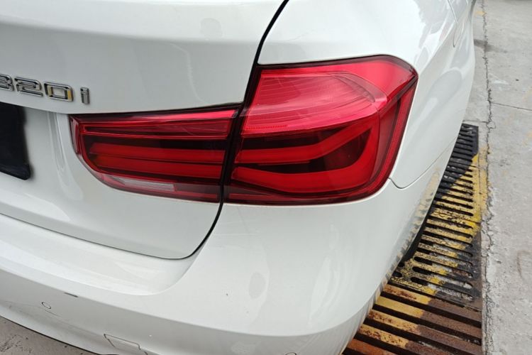 BMW 3 Series 2017 #8 BMW 3 Series 2017 car image #8