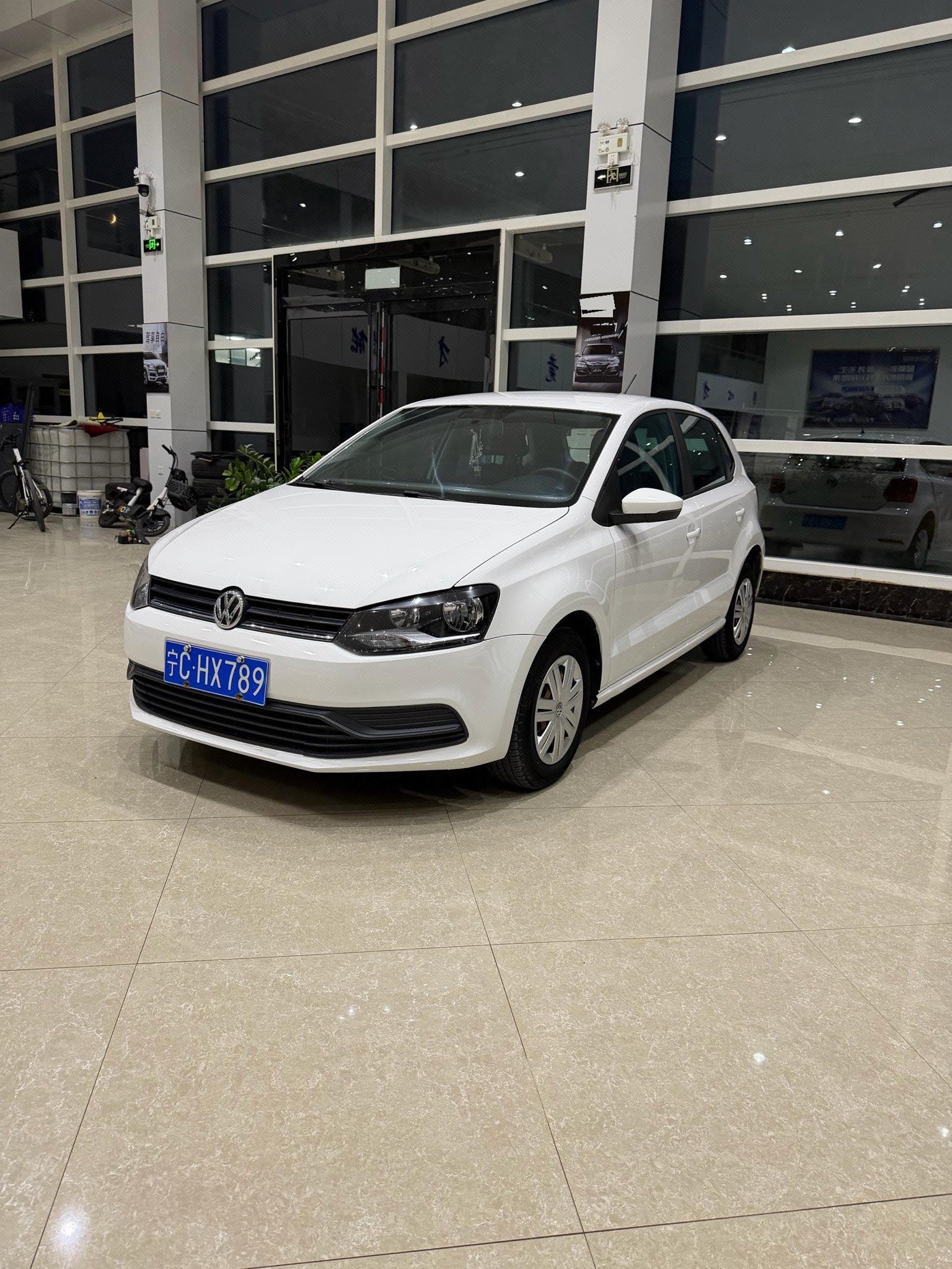 Volkswagen Polo 2019 car image 
