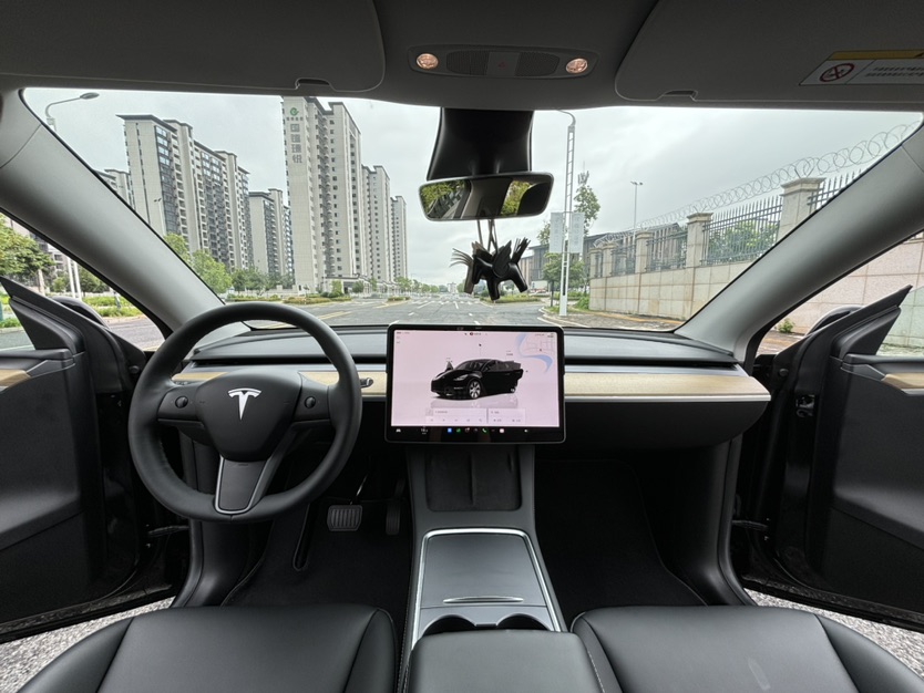 Tesla Model Y 2022 #5 Tesla Model Y 2022 car image #5