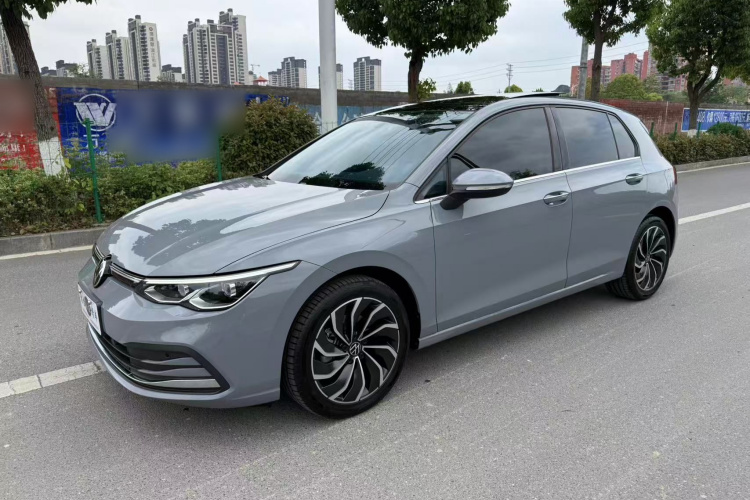 Volkswagen Golf 2023 car image #2