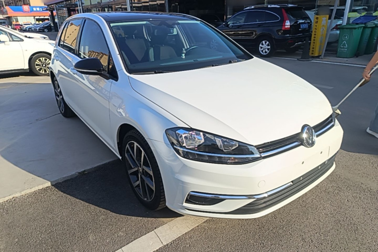 Volkswagen Golf 2020 car image #4