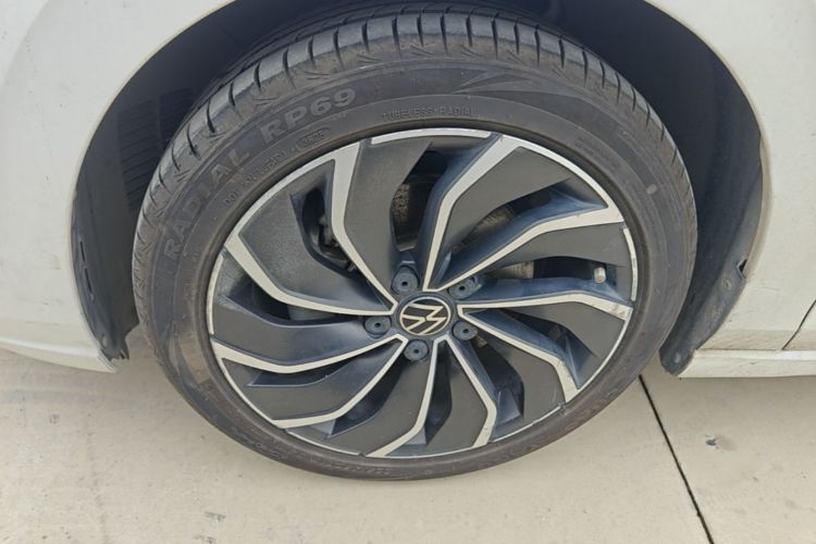 Volkswagen Golf 2021 car image #9