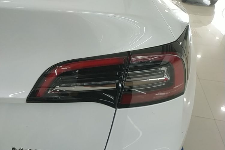 Tesla Model Y 2024 car image #8