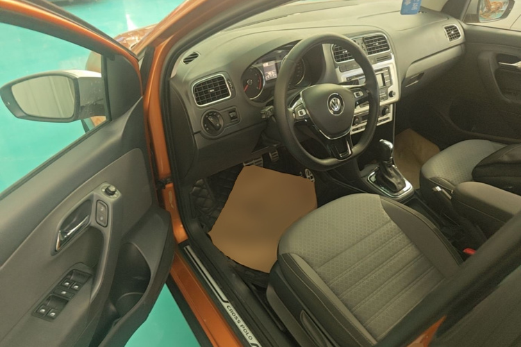 Volkswagen Polo 2017 car image #16