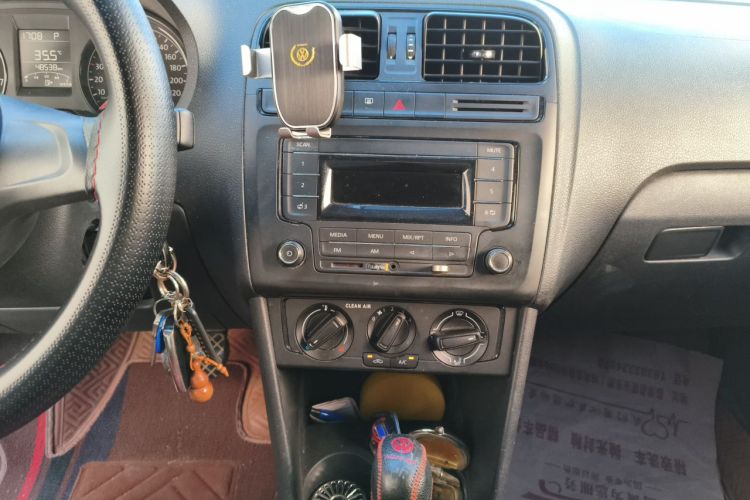 Volkswagen Polo 2019 car image #13