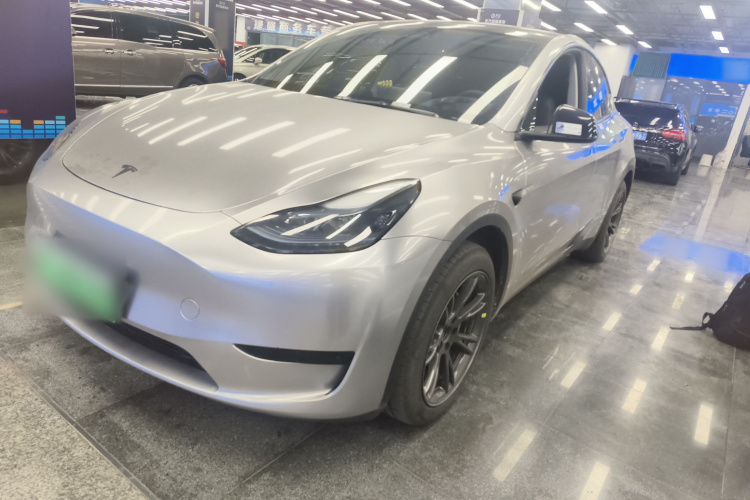 Tesla Model Y 2024 car image #2