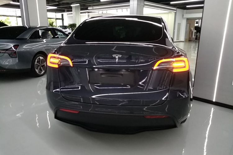 Tesla Model Y 2024 #6 Tesla Model Y 2024 car image #6