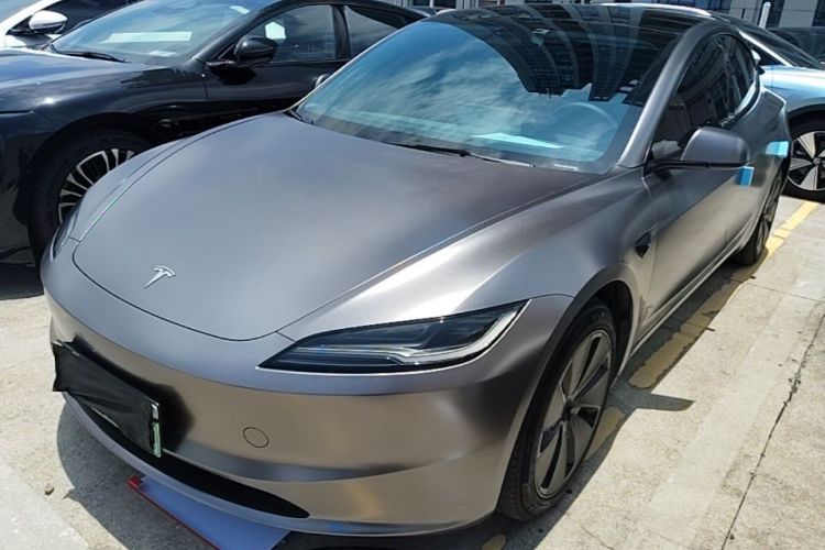Tesla Model 3 2024 car image #2