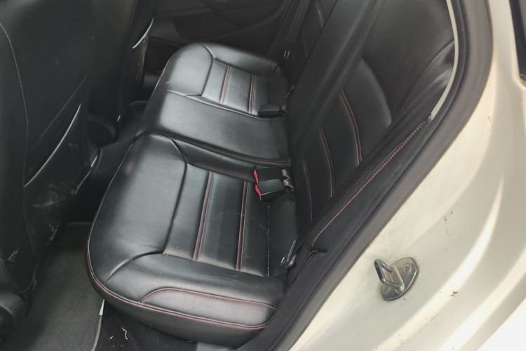 Volkswagen Polo 2015 car image #10