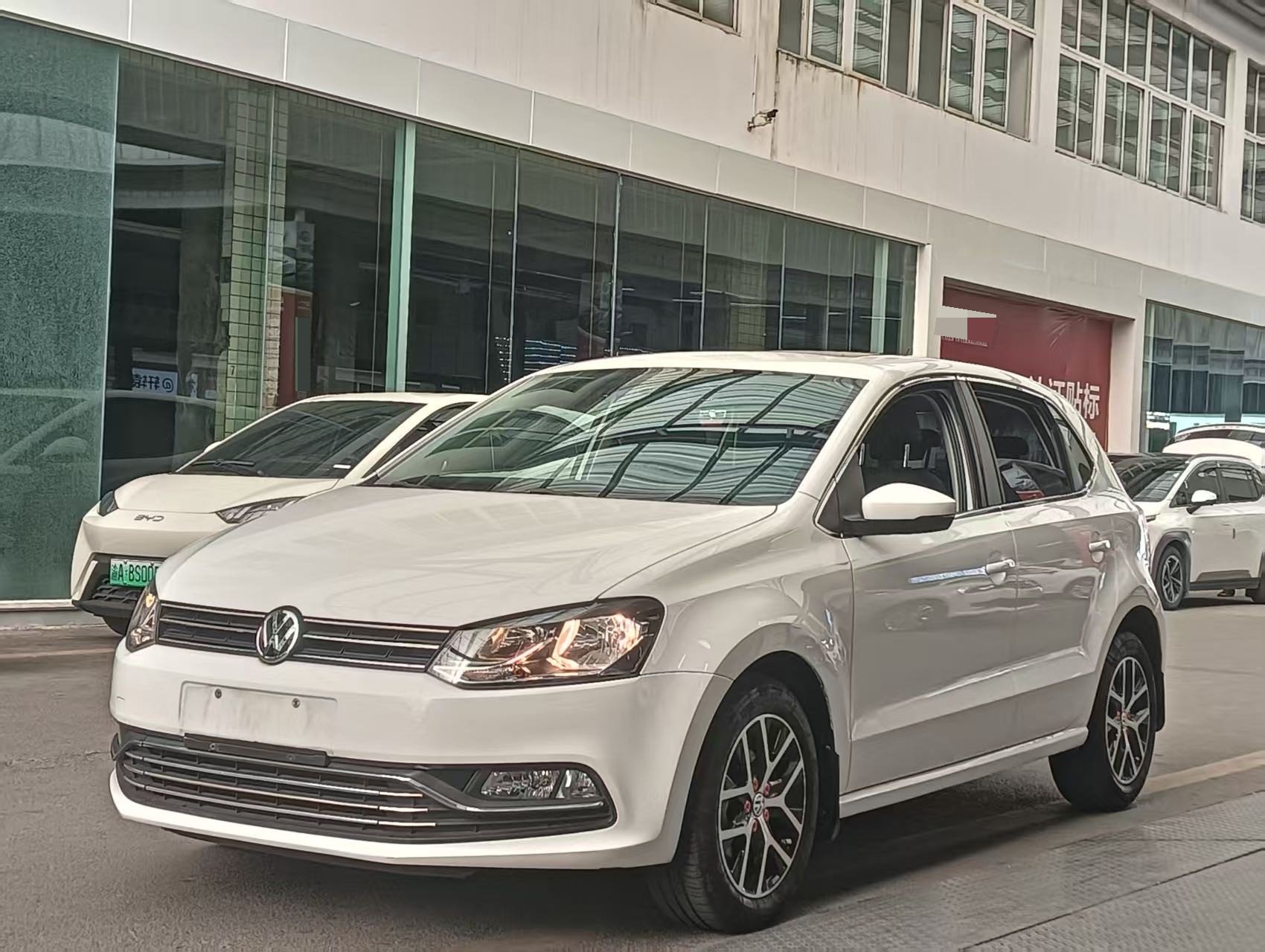 Volkswagen Polo 2017 car image 