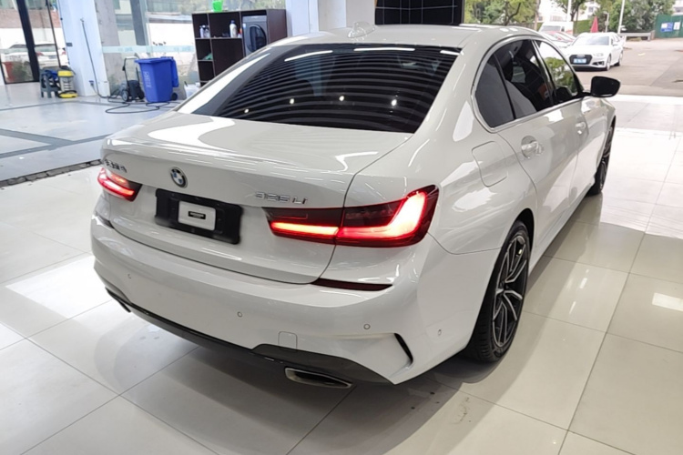 BMW 3 Series 2022 car image #5