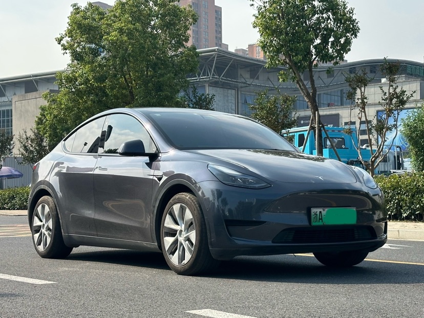 Tesla Model Y 2022 صورة سيارة #3