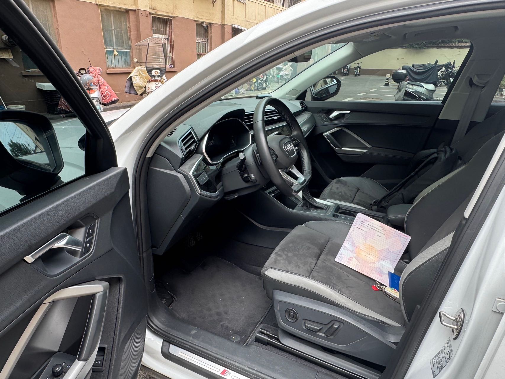 Audi Q3 2023 car image #4