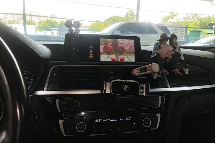 BMW 3 Series 2018 #14 BMW 3 Series 2018 car image #14