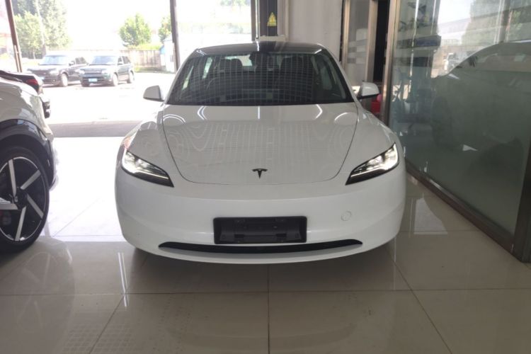 Tesla Model 3 2026 car image #3