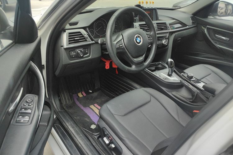 BMW 3 Series 2017 car image #16