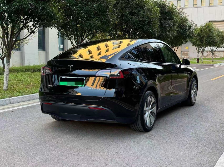 Tesla Model Y 2022 изображение автомобиля #6