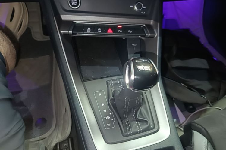 Audi Q3 2023 car image #18