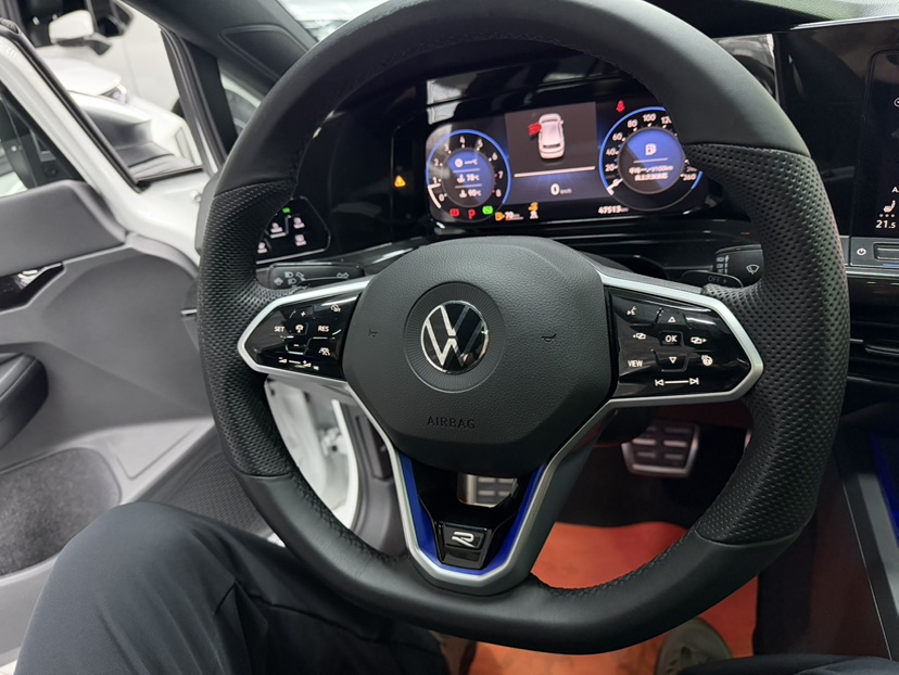 Volkswagen Golf 2023 car image #18