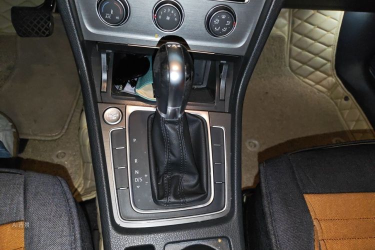 Volkswagen Golf 2016 car image #16