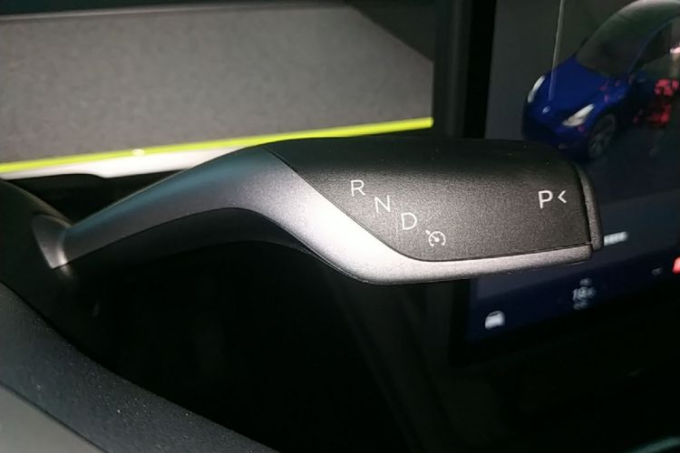 Tesla Model Y 2024 car image #14