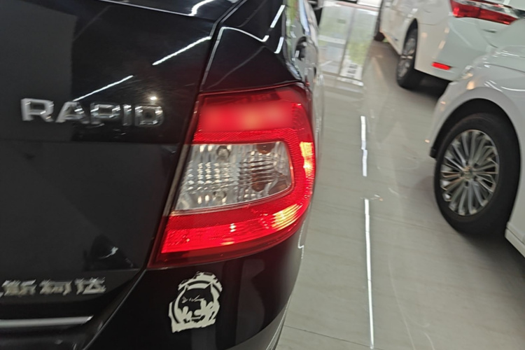 Skoda Rapid 2016 #8 Skoda Rapid 2016 car image #8