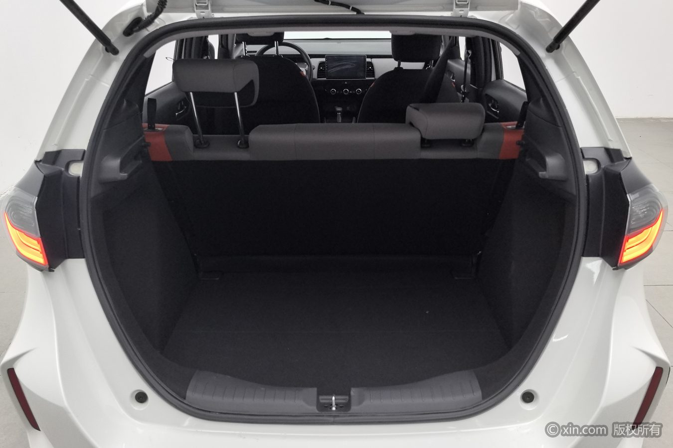 Honda LIFE 2024 #17 Honda LIFE 2024 car image #17
