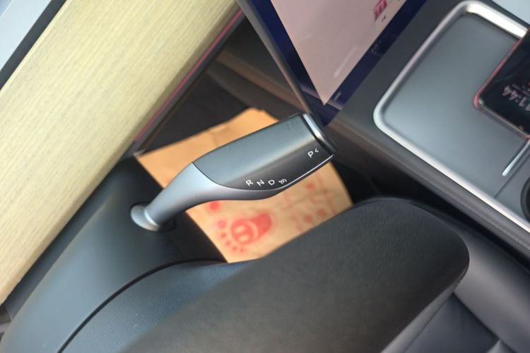 Tesla Model Y 2022 immagine di auto #14