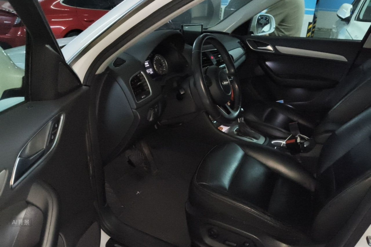 Audi Q3 2015 car image #18