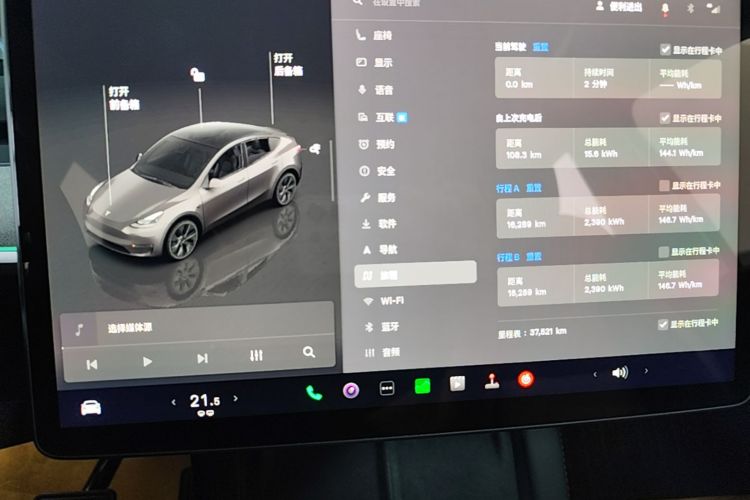 Tesla Model Y 2024 car image #12