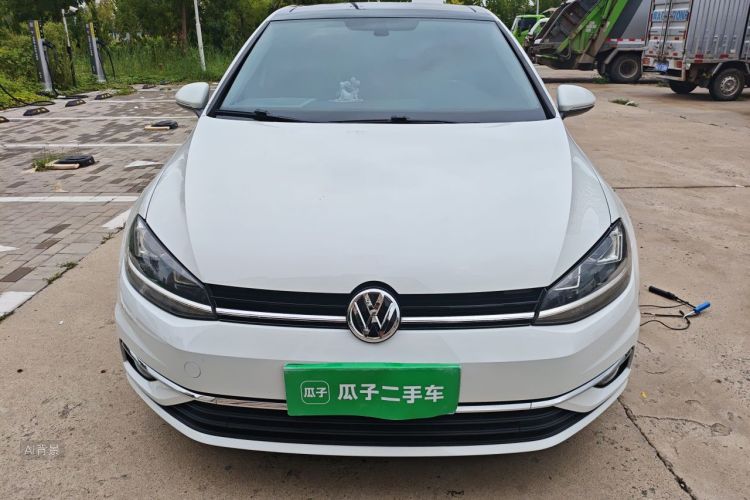 Volkswagen Golf 2019 car image #3
