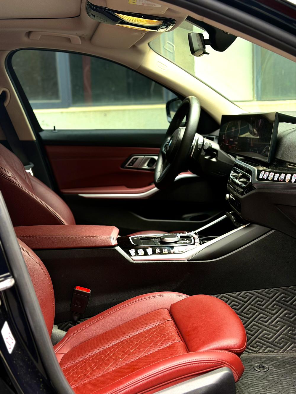BMW 3 Series 2023 #9 BMW 3 Series 2023 صورة سيارة #9