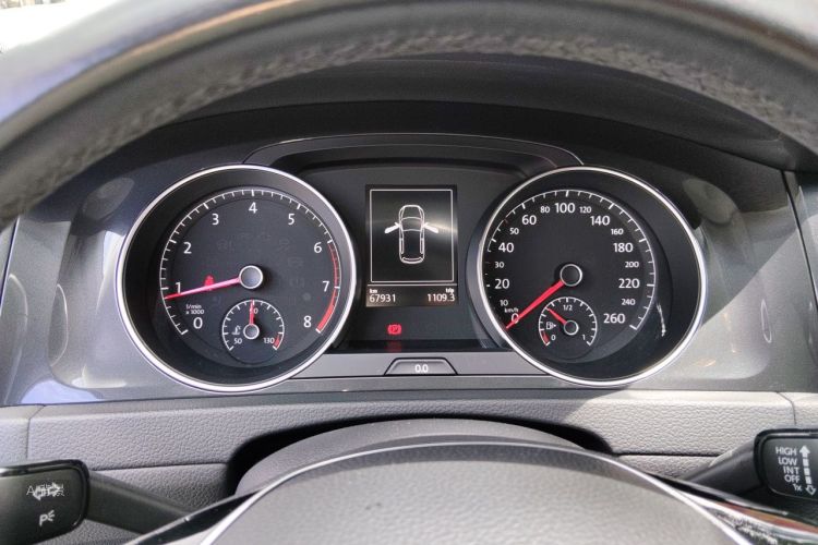Volkswagen Golf 2020 car image #13