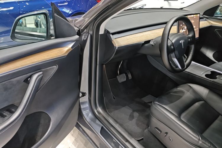 Tesla Model Y 2022 #16 Tesla Model Y 2022 car image #16