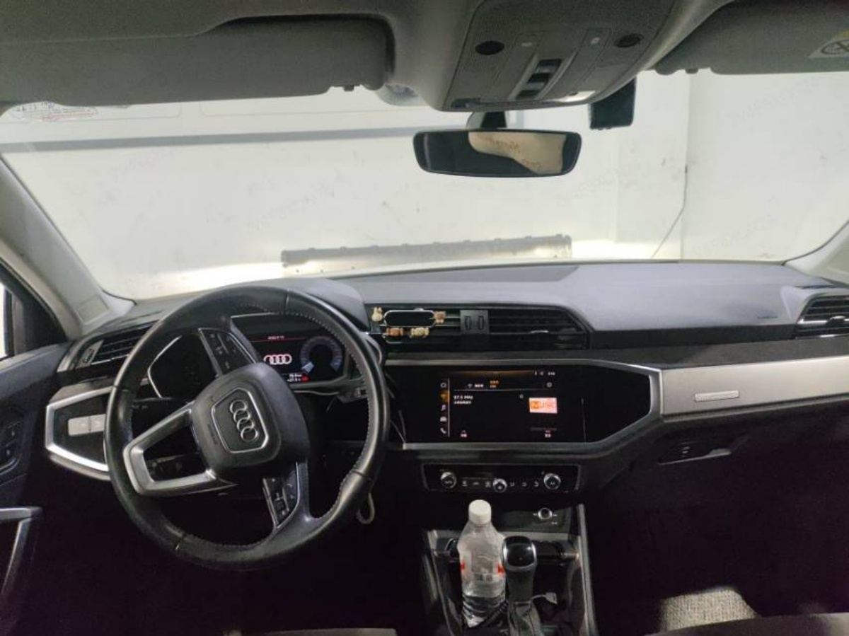 Audi Q3 2019 car image #2