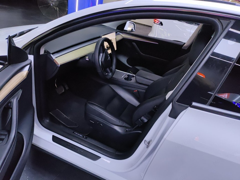 Tesla Model Y 2023 #3 Tesla Model Y 2023 car image #3