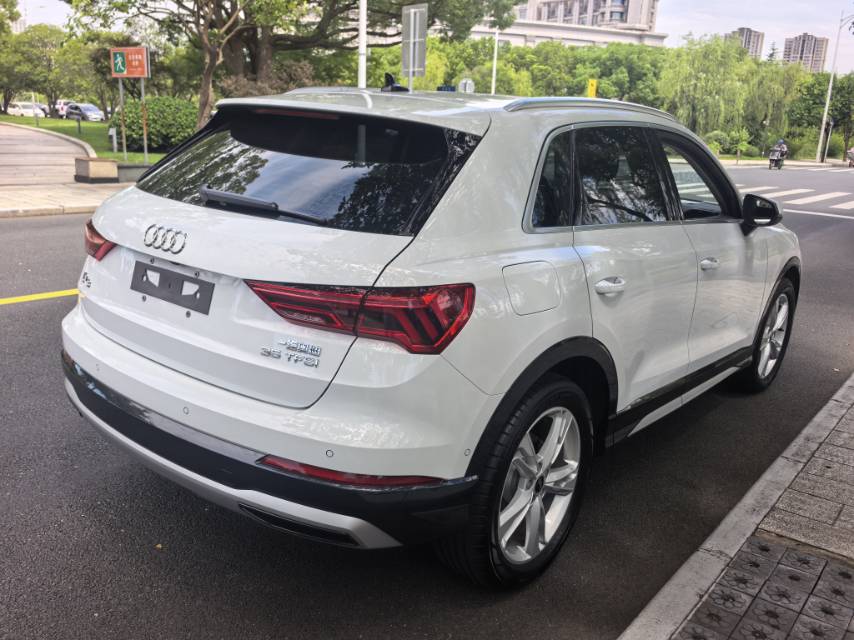 Audi Q3 2021 car image #8