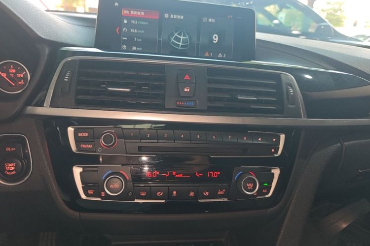 BMW 3 Series 2019 car image #13