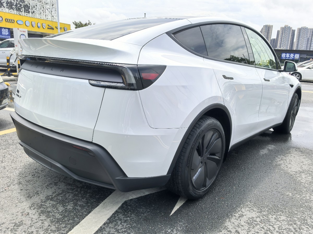 Tesla Model Y 2026 #3 Tesla Model Y 2026 car image #3