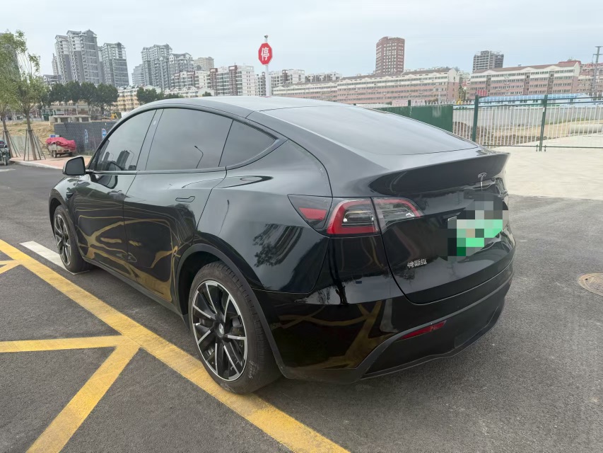 Tesla Model Y 2023 #4 Tesla Model Y 2023 car image #4