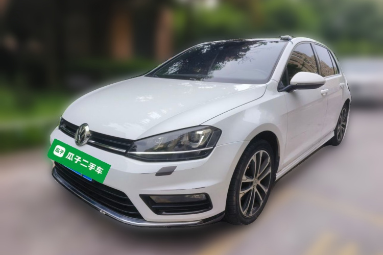 Volkswagen Golf 2018 car image #2