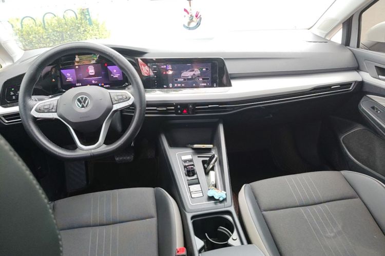 Volkswagen Golf 2022 car image #10