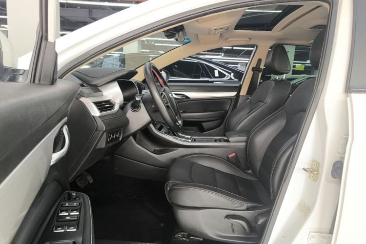 GEELY Emgrand 2019 car image #12